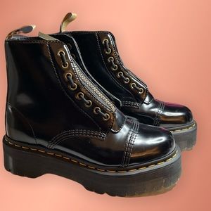 Vegan Sinclair boots with box